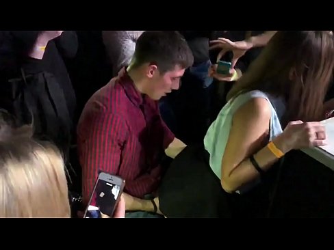 ❤️ Galmada dhabta ah ee goobta lagu caweeyo ee Ruushka. Gabar 18 jir ah oo u dhalatay dalka Ruushka ayaa futada iyo xubinta taranka kaga jirta goob lagu caweeyo ️  anaga